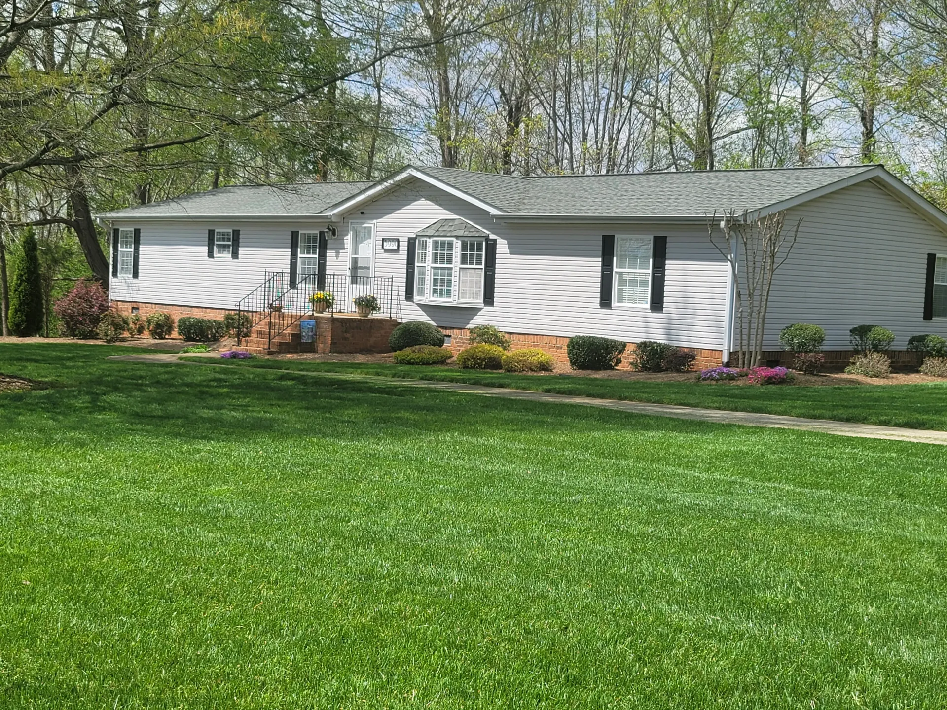 Ranch style home with lush lawn